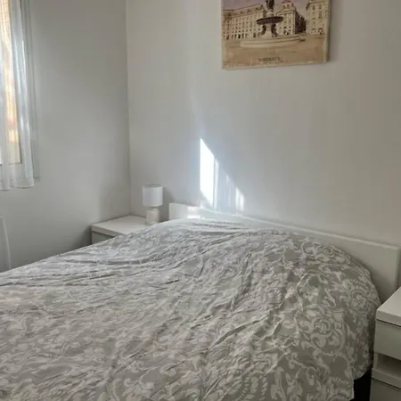 Flat With Swimming Pool Close To The Apartamento