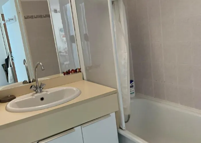 Flat With Swimming Pool Close To The Apartment *