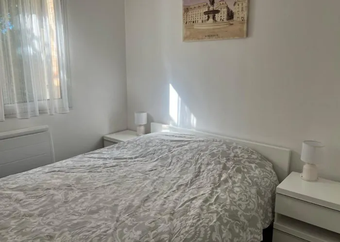 Flat With Swimming Pool Close To The Apartamento