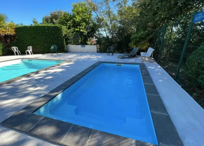 Flat With Swimming Pool Close To The Apartment *