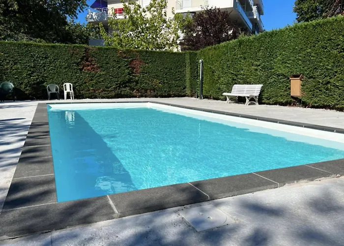 Flat With Swimming Pool Close To The Apartment